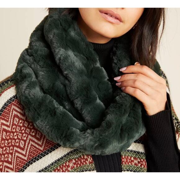 NWT Anthropologie Roxy Faux Fur Cowl Infinity Scarf Snood Neck Warmer, One Size - Picture 3 of 7